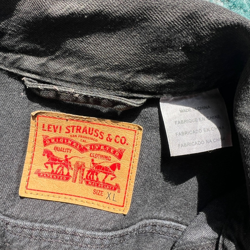 Levi's Faded Black Denim Jacket - Classic Trucker Style - Picture 3 of 5